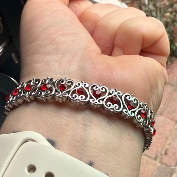 🍓Cookie Lee Silver Tone Stretch Bracelet with Genuine Red Crystals - Picture 5 of 5